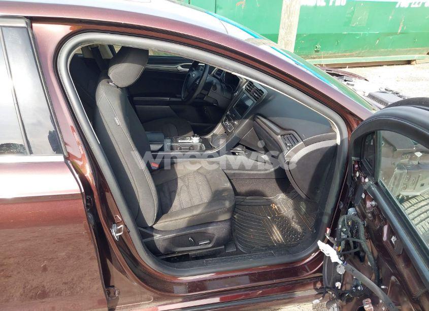 Photo 5 of 2019 Ford Fusion HYBRID SE (VIN 3FA6P0LUXKR243702)