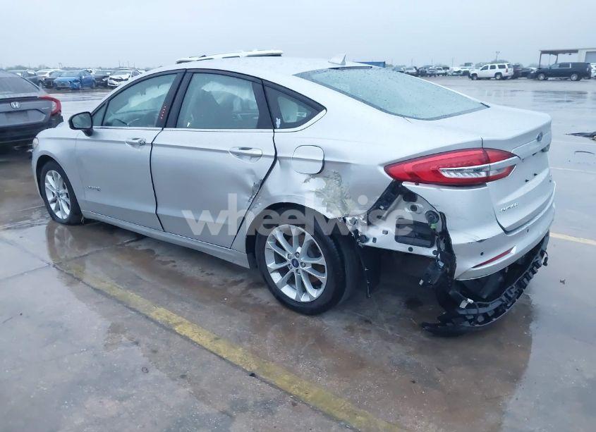 Photo 3 of 2019 Ford Fusion HYBRID SE (VIN 3FA6P0LUXKR256420)