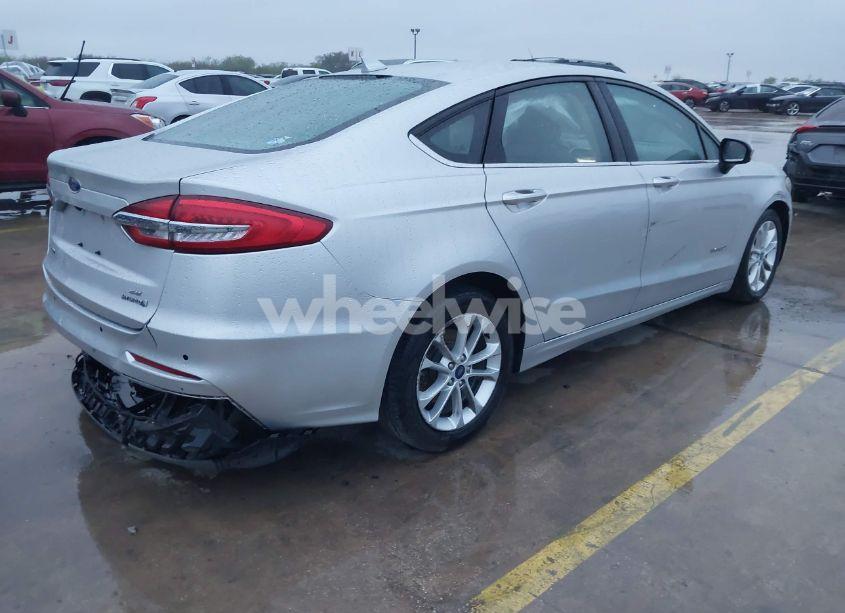 Photo 4 of 2019 Ford Fusion HYBRID SE (VIN 3FA6P0LUXKR256420)