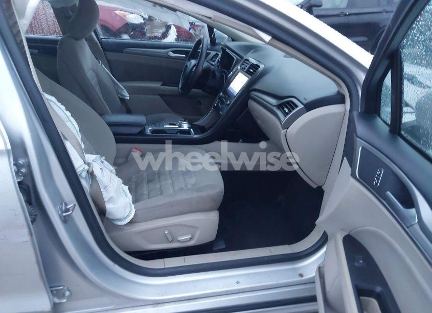 Photo 5 of 2019 Ford Fusion HYBRID SE (VIN 3FA6P0LUXKR256420)