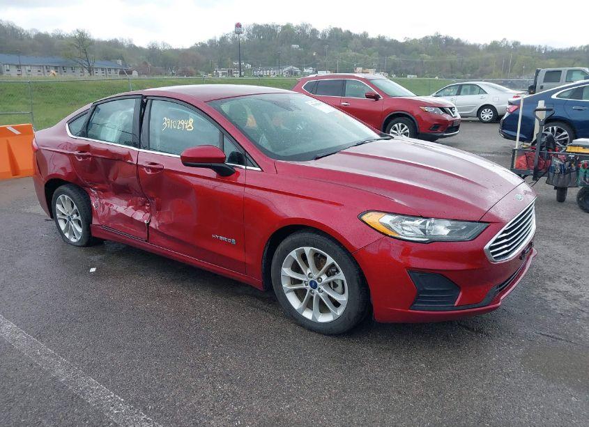 2019 Ford Fusion HYBRID SE (VIN 3FA6P0LUXKR263058) main photo