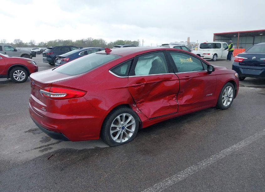 Photo 4 of 2019 Ford Fusion HYBRID SE (VIN 3FA6P0LUXKR263058)