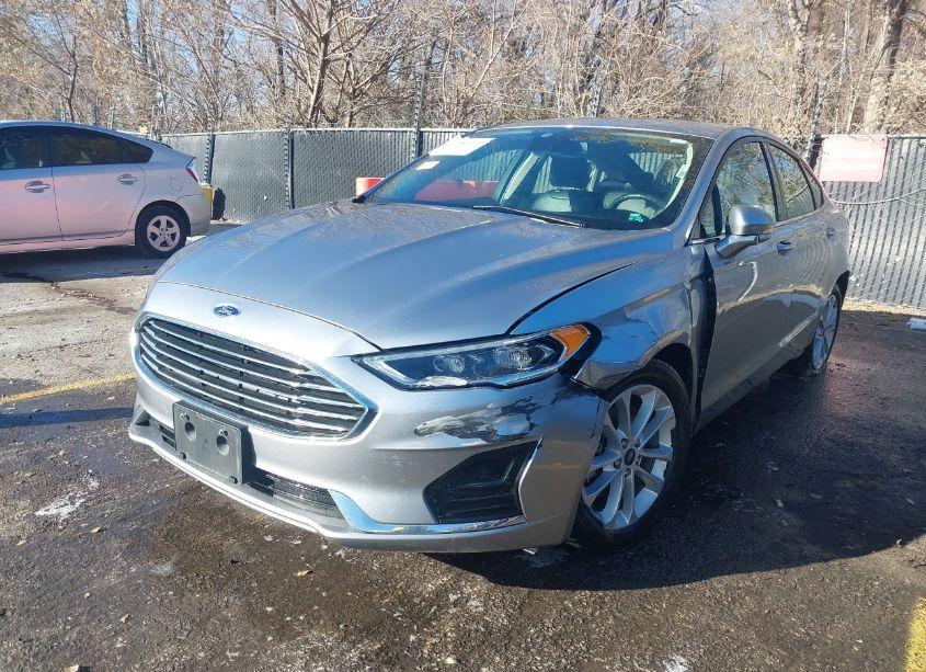 Photo 2 of 2020 Ford Fusion HYBRID SEL (VIN 3FA6P0MU0LR246818)