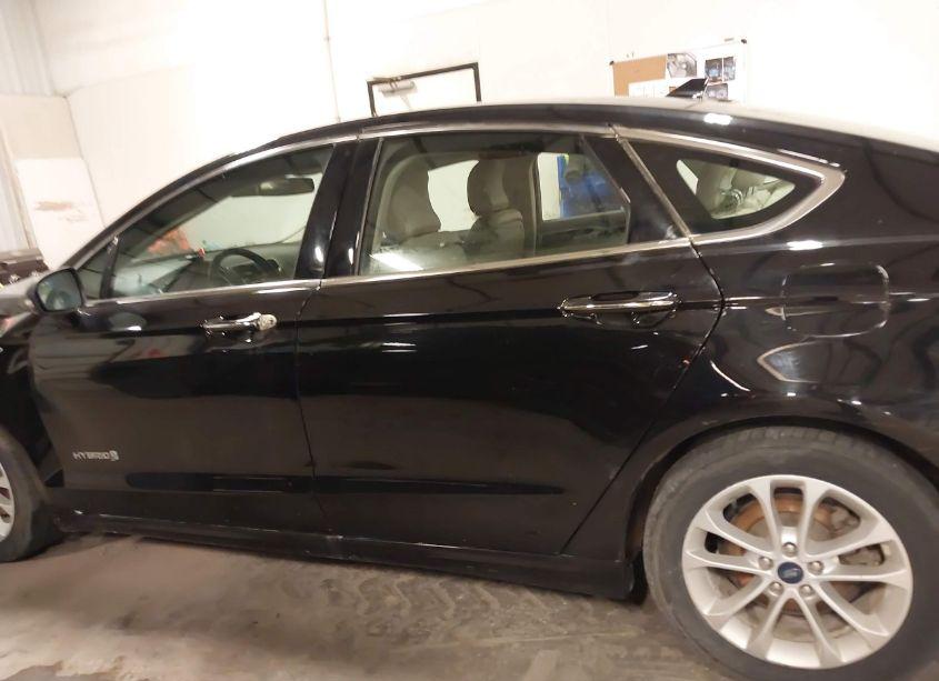 Photo 15 of 2019 Ford Fusion HYBRID SEL (VIN 3FA6P0MU9KR123694)