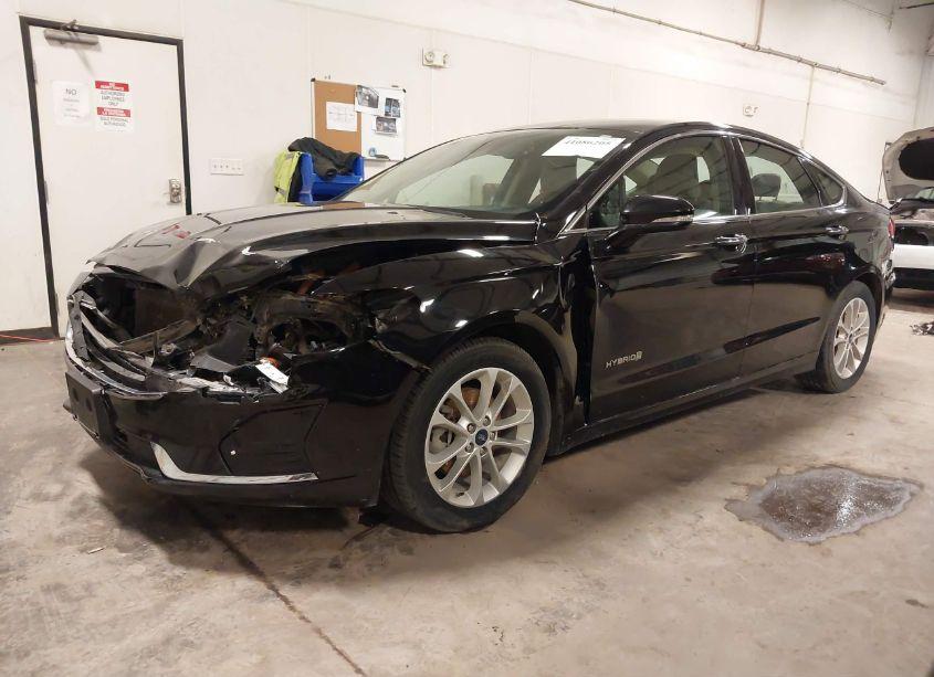 Photo 2 of 2019 Ford Fusion HYBRID SEL (VIN 3FA6P0MU9KR123694)