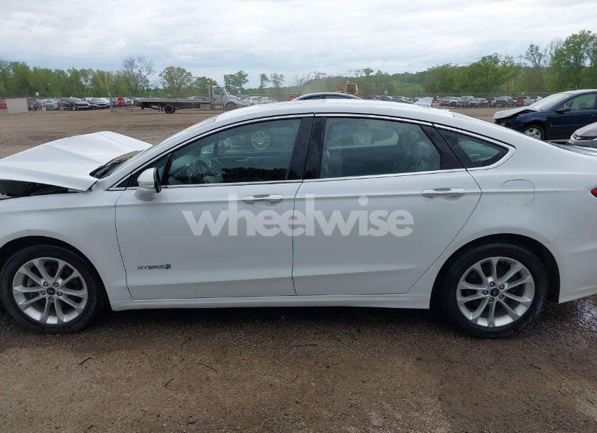 Photo 15 of 2019 Ford Fusion HYBRID SEL (VIN 3FA6P0MU9KR189520)