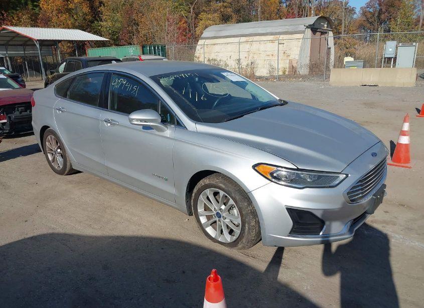 2019 Ford Fusion HYBRID SEL (VIN 3FA6P0MUXKR235498) main photo
