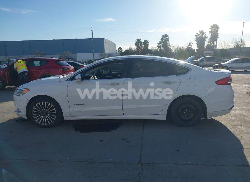 Photo 14 of 2018 Ford Fusion HYBRID TITANIUM (VIN 3FA6P0RU1JR116844)