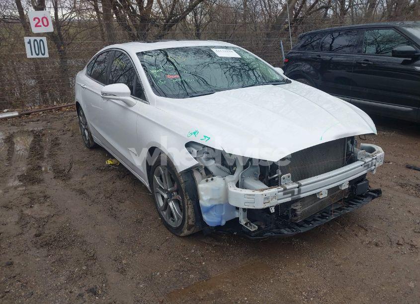 2019 Ford Fusion HYBRID TITANIUM (VIN 3FA6P0RU1KR110219) main photo
