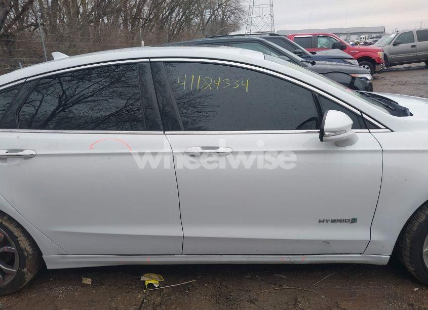 Photo 14 of 2019 Ford Fusion HYBRID TITANIUM (VIN 3FA6P0RU1KR110219)