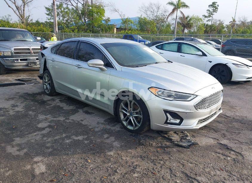 2019 Ford Fusion HYBRID TITANIUM (VIN 3FA6P0RU2KR139373) main photo