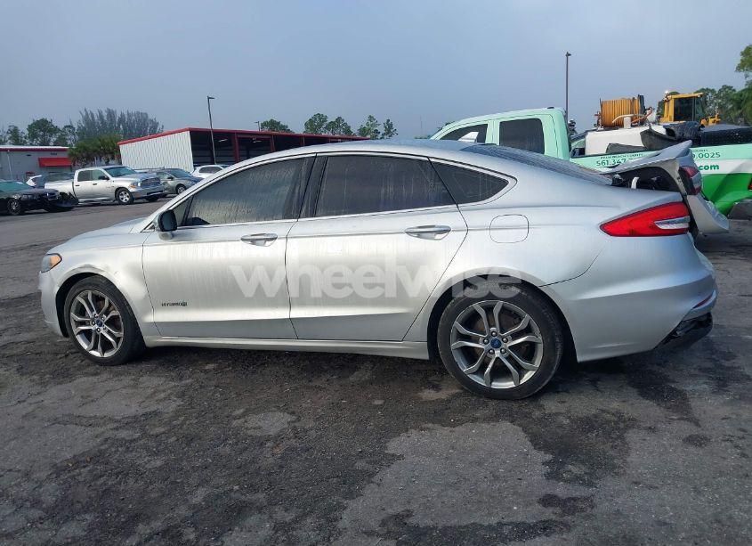 Photo 14 of 2019 Ford Fusion HYBRID TITANIUM (VIN 3FA6P0RU2KR139373)