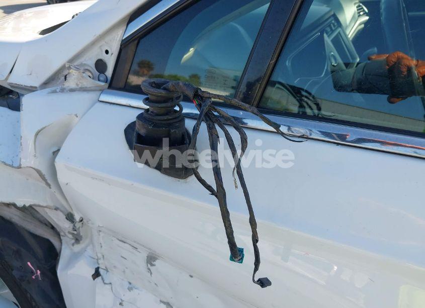 Photo 18 of 2017 Ford Fusion HYBRID TITANIUM (VIN 3FA6P0RU3HR323164)