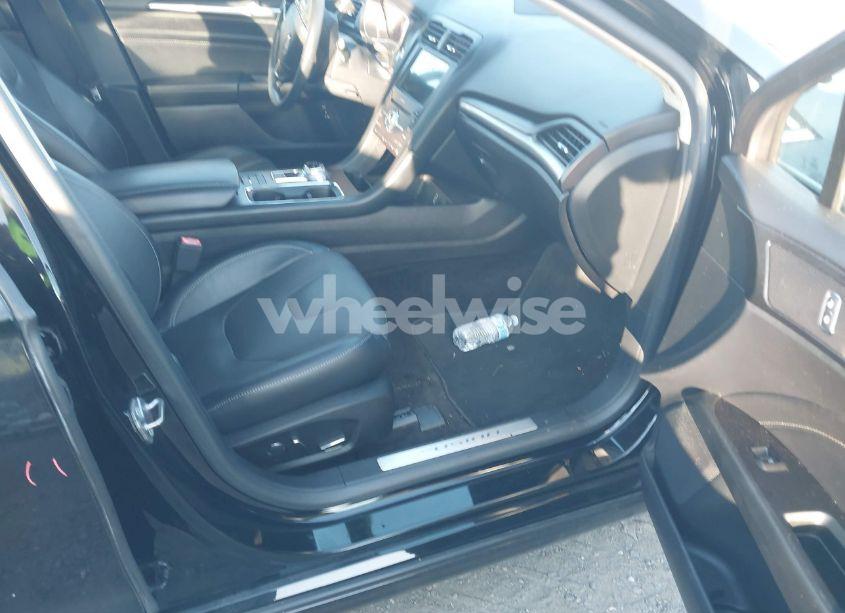 Photo 5 of 2018 Ford Fusion HYBRID TITANIUM (VIN 3FA6P0RU3JR207193)