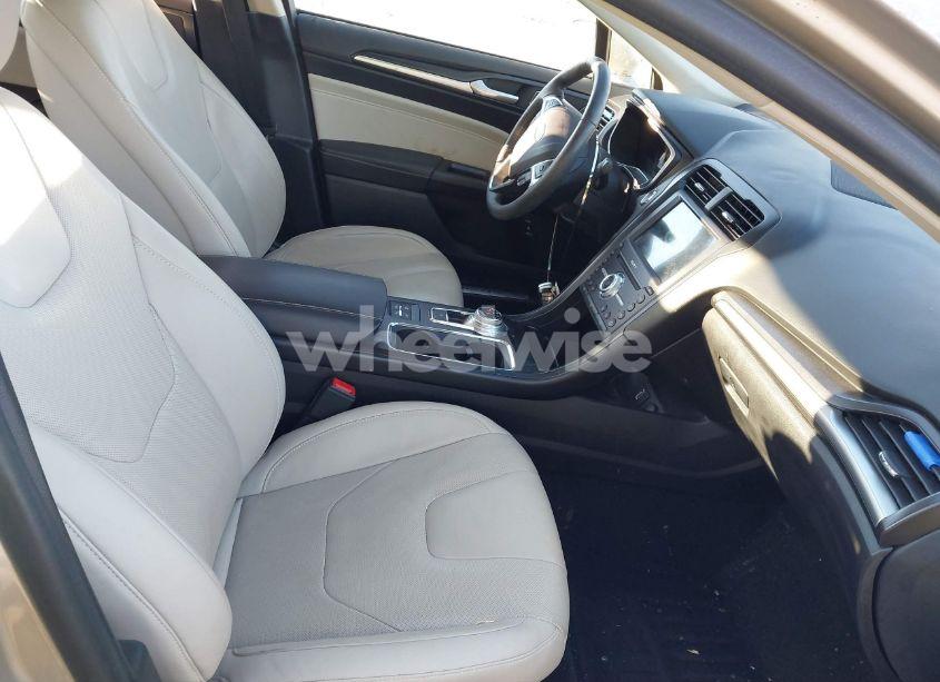 Photo 5 of 2018 Ford Fusion HYBRID (VIN 3FA6P0RU3JR273839)