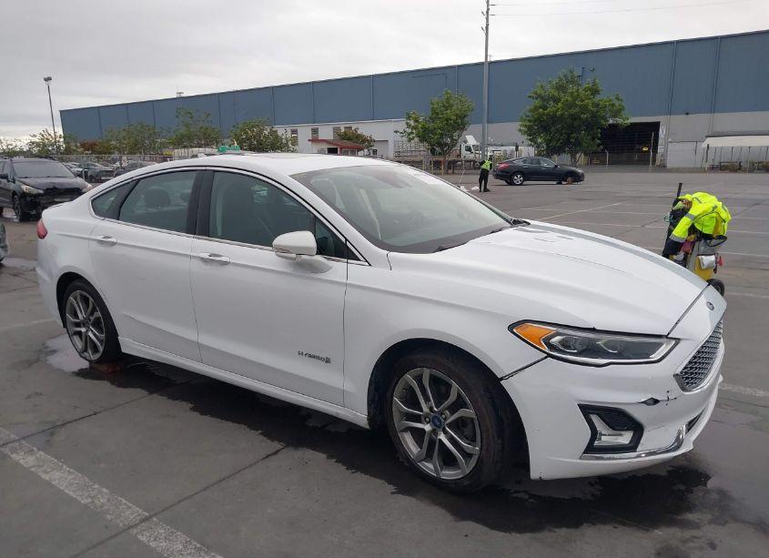 2019 Ford Fusion HYBRID TITANIUM (VIN 3FA6P0RU5KR138041) main photo