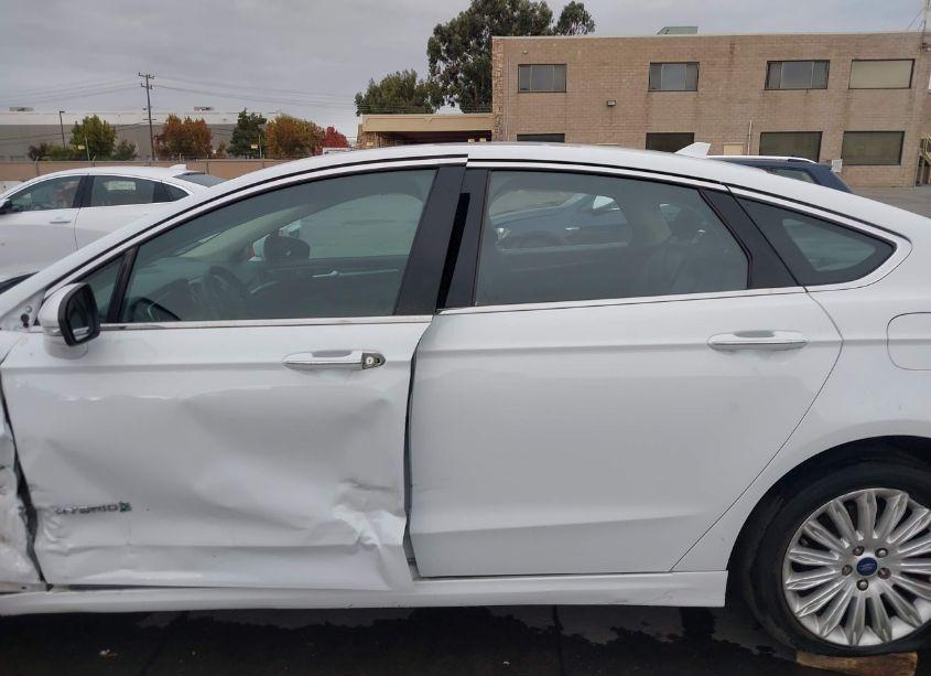 Photo 14 of 2019 Ford Fusion HYBRID TITANIUM (VIN 3FA6P0RU5KR138041)