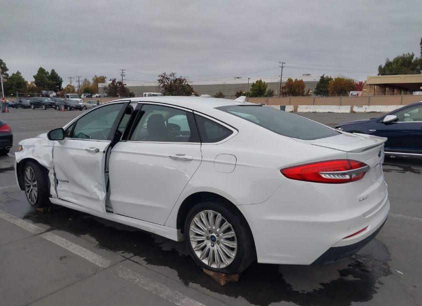 Photo 3 of 2019 Ford Fusion HYBRID TITANIUM (VIN 3FA6P0RU5KR138041)