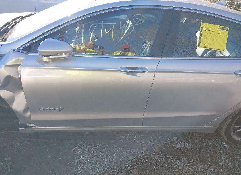 Photo 14 of 2019 Ford Fusion HYBRID TITANIUM (VIN 3FA6P0RU5KR181410)