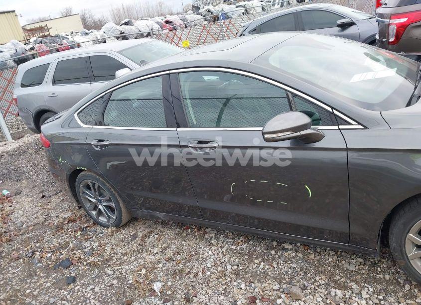 Photo 13 of 2020 Ford Fusion HYBRID TITANIUM (VIN 3FA6P0RU5LR156976)