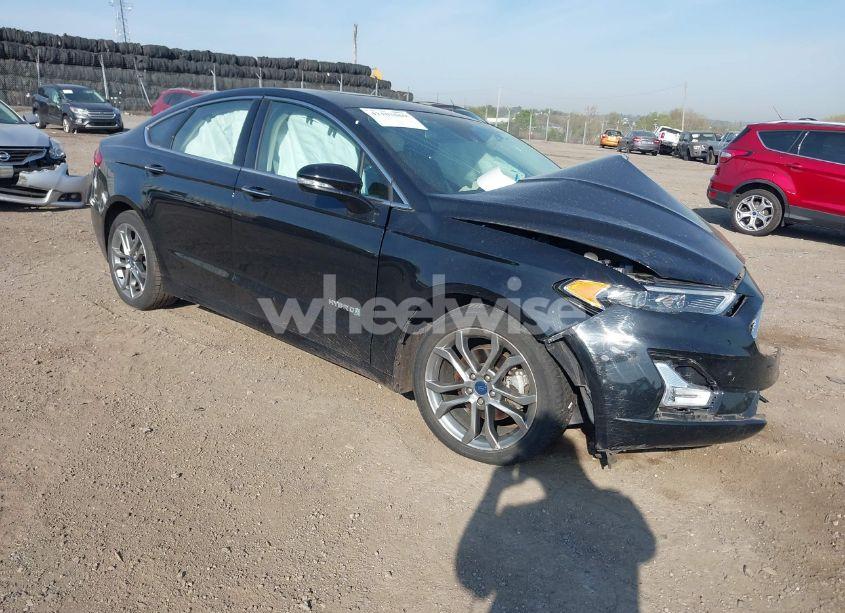 2019 Ford Fusion HYBRID TITANIUM (VIN 3FA6P0RU7KR159022) main photo