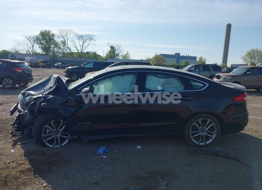 Photo 13 of 2019 Ford Fusion HYBRID TITANIUM (VIN 3FA6P0RU7KR159022)