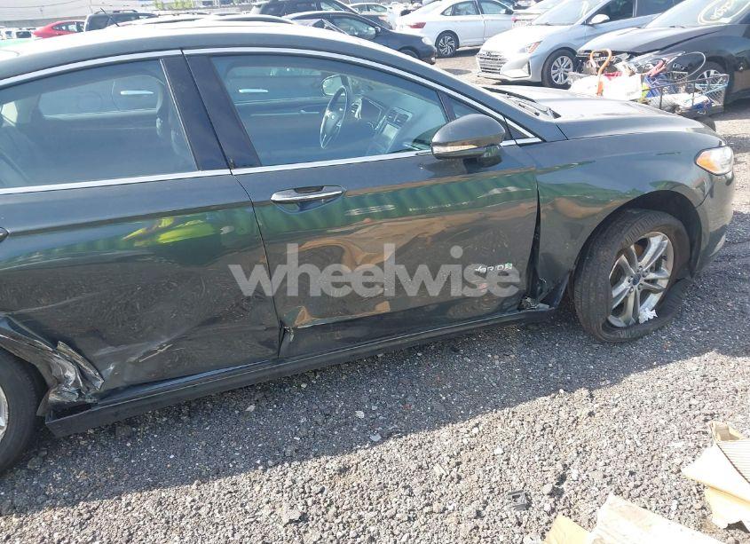 Photo 18 of 2016 Ford Fusion HYBRID TITANIUM (VIN 3FA6P0RU8GR171770)