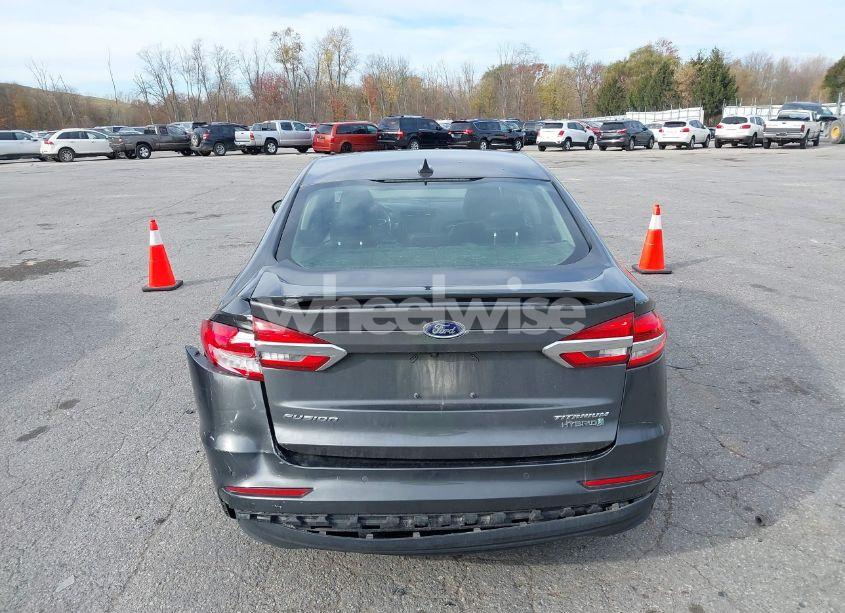 Photo 16 of 2019 Ford Fusion HYBRID TITANIUM (VIN 3FA6P0RU8KR188304)