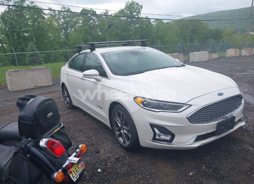 2019 Ford Fusion HYBRID TITANIUM (VIN 3FA6P0RU8KR208230) main photo