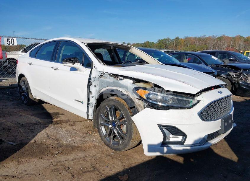 2019 Ford Fusion HYBRID TITANIUM (VIN 3FA6P0RUXKR121137) main photo