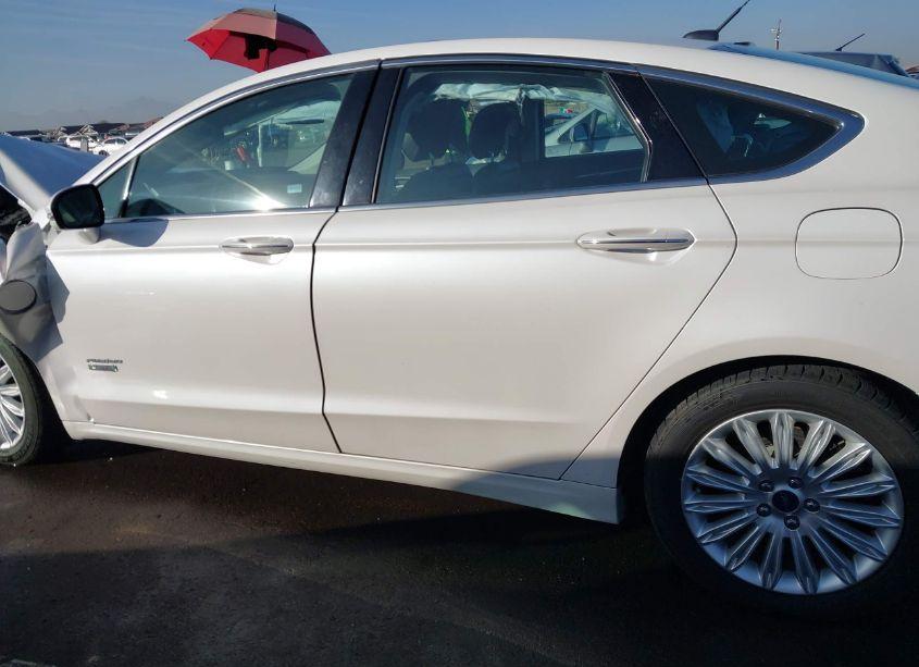 Photo 15 of 2014 Ford Fusion ENERGI TITANIUM (VIN 3FA6P0SU1ER112471)