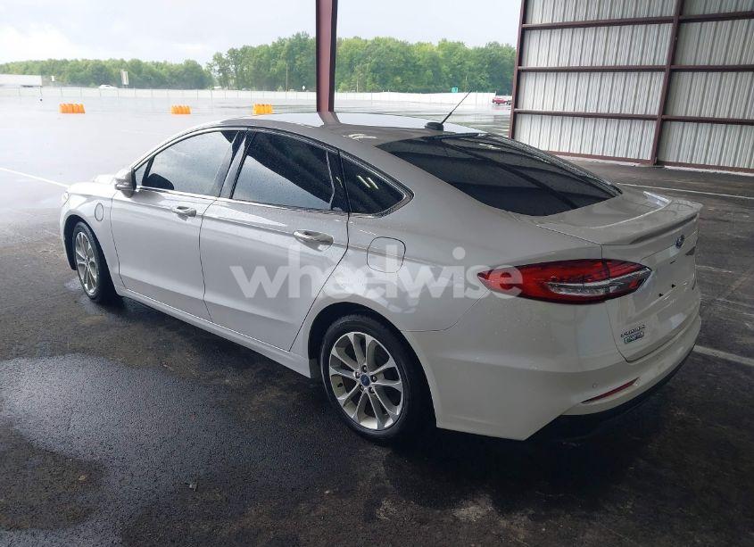 Photo 3 of 2019 Ford Fusion ENERGI TITANIUM (VIN 3FA6P0SU3KR248581)
