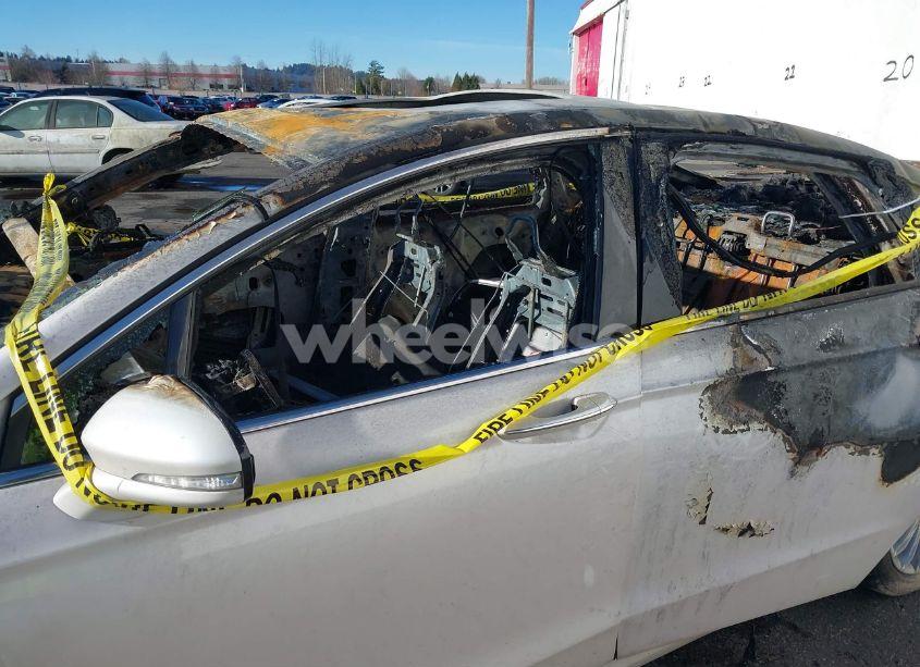 Photo 6 of 2014 Ford Fusion ENERGI TITANIUM (VIN 3FA6P0SU5ER204084)