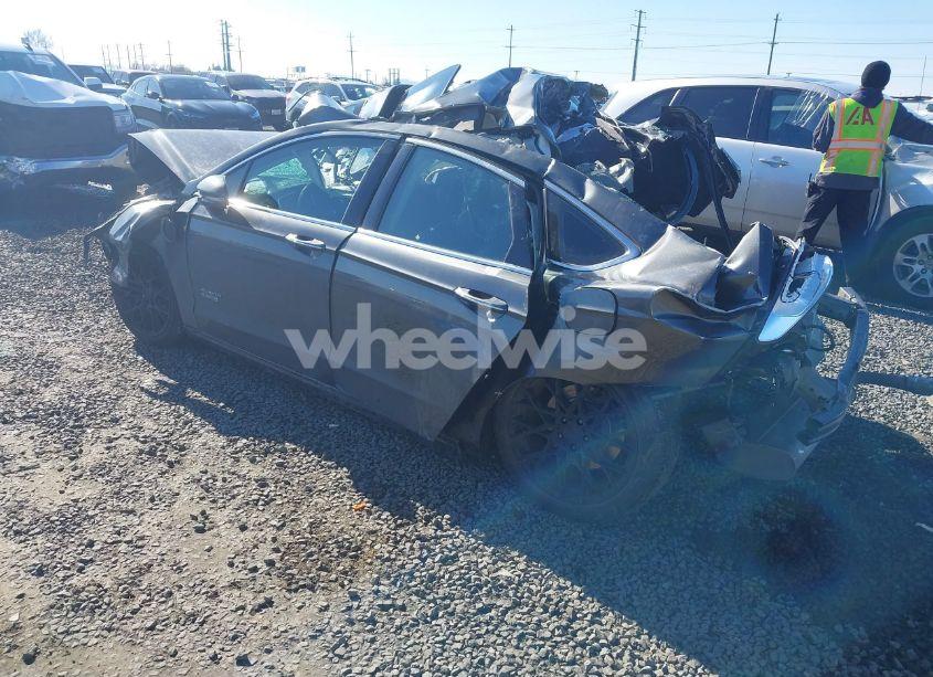 Photo 3 of 2016 Ford Fusion ENERGI TITANIUM (VIN 3FA6P0SU5GR241820)