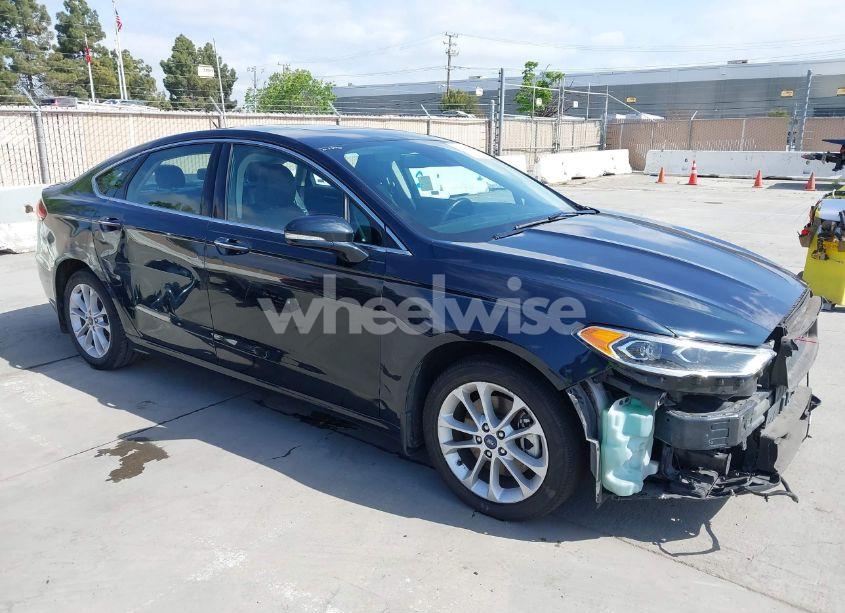 2020 Ford Fusion PLUG-IN HYBRID TITANIUM (VIN 3FA6P0SU5LR149651) main photo