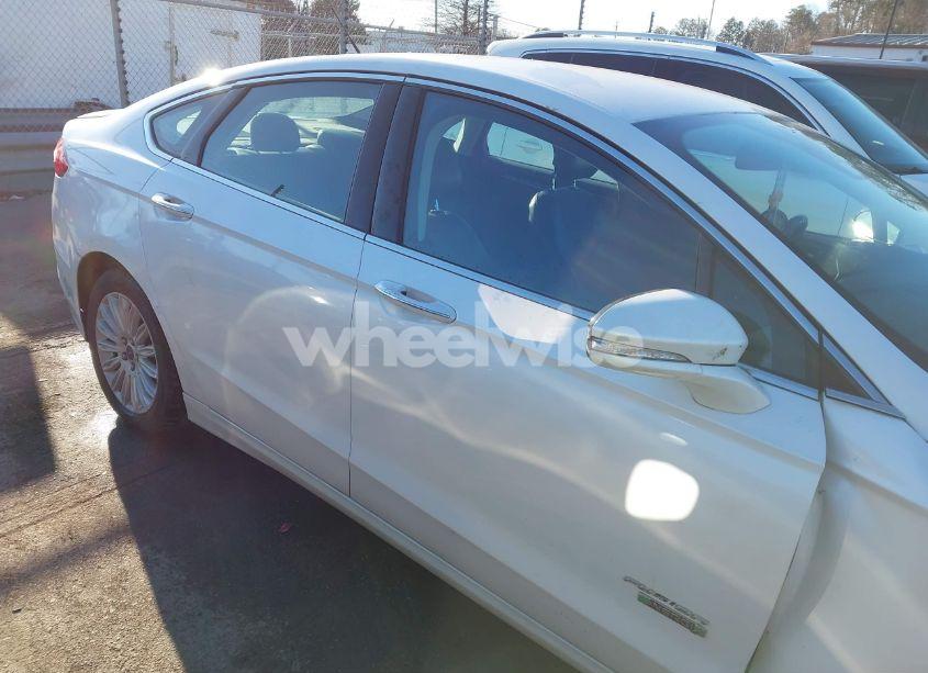 Photo 13 of 2014 Ford Fusion ENERGI TITANIUM (VIN 3FA6P0SUXER255984)
