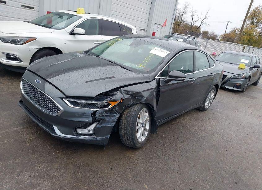 Photo 2 of 2019 Ford Fusion ENERGI TITANIUM (VIN 3FA6P0SUXKR249615)