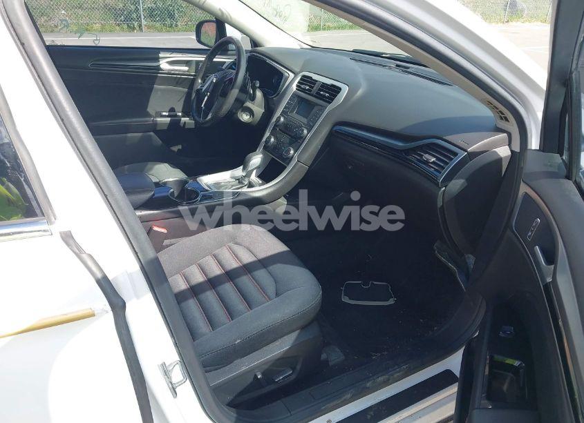 Photo 5 of 2016 Ford Fusion SE (VIN 3FA6P0T90GR263086)