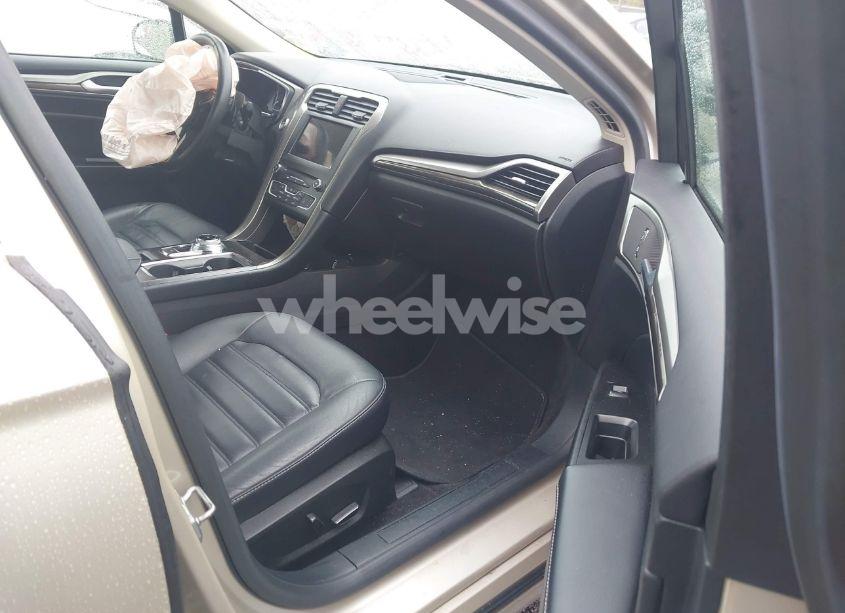 Photo 5 of 2018 Ford Fusion SE (VIN 3FA6P0T90JR112823)