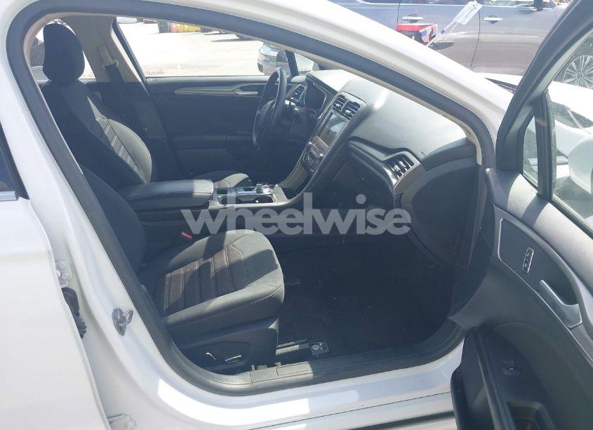 Photo 5 of 2020 Ford Fusion SE (VIN 3FA6P0T90LR150796)