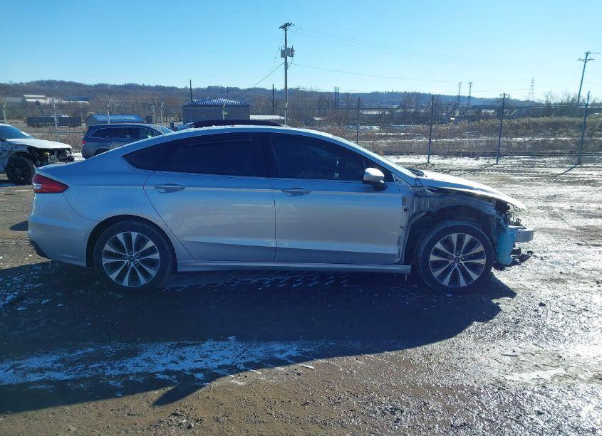 Photo 14 of 2019 Ford Fusion SE (VIN 3FA6P0T91KR230963)