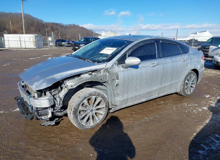 Photo 2 of 2019 Ford Fusion SE (VIN 3FA6P0T91KR230963)