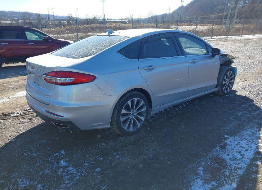 Photo 4 of 2019 Ford Fusion SE (VIN 3FA6P0T91KR230963)