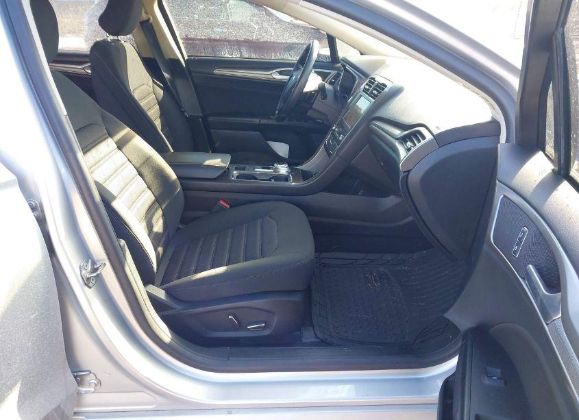 Photo 5 of 2019 Ford Fusion SE (VIN 3FA6P0T91KR230963)