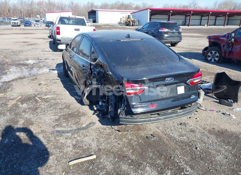 Photo 3 of 2019 Ford Fusion SE (VIN 3FA6P0T91KR274803)