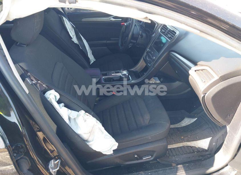 Photo 5 of 2019 Ford Fusion SE (VIN 3FA6P0T91KR274803)