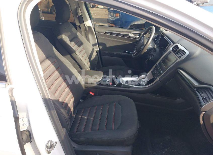 Photo 5 of 2016 Ford Fusion SE (VIN 3FA6P0T92GR317441)