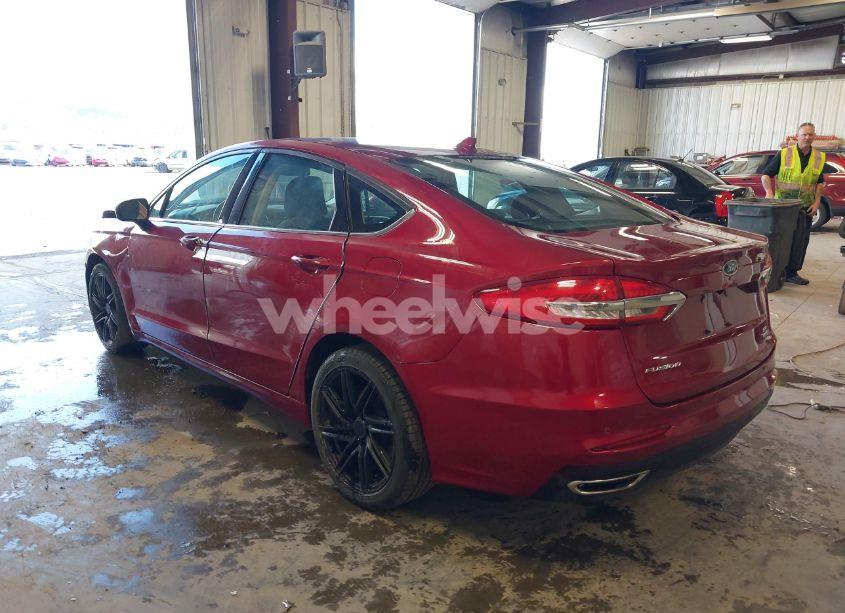 Photo 3 of 2019 Ford Fusion SE (VIN 3FA6P0T92KR216957)