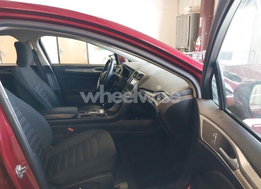 Photo 5 of 2019 Ford Fusion SE (VIN 3FA6P0T92KR216957)