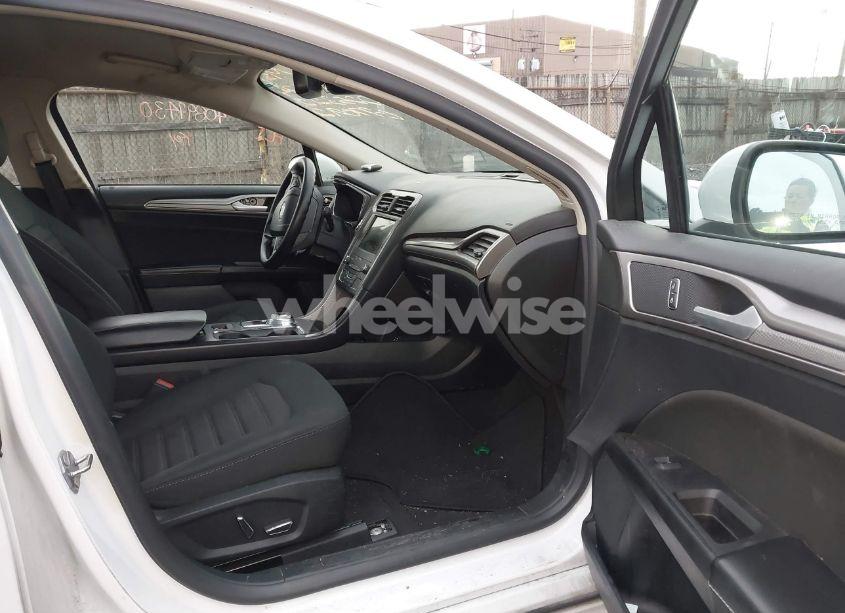 Photo 5 of 2020 Ford Fusion SE (VIN 3FA6P0T92LR225322)